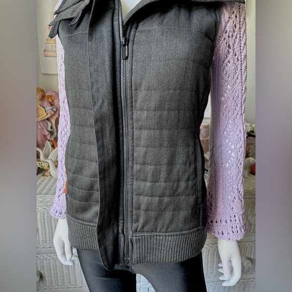 Icebreaker Chelsea 67% Merino Wool Vest Insulated In charcoal grey color Size XS - Picture 4 of 12